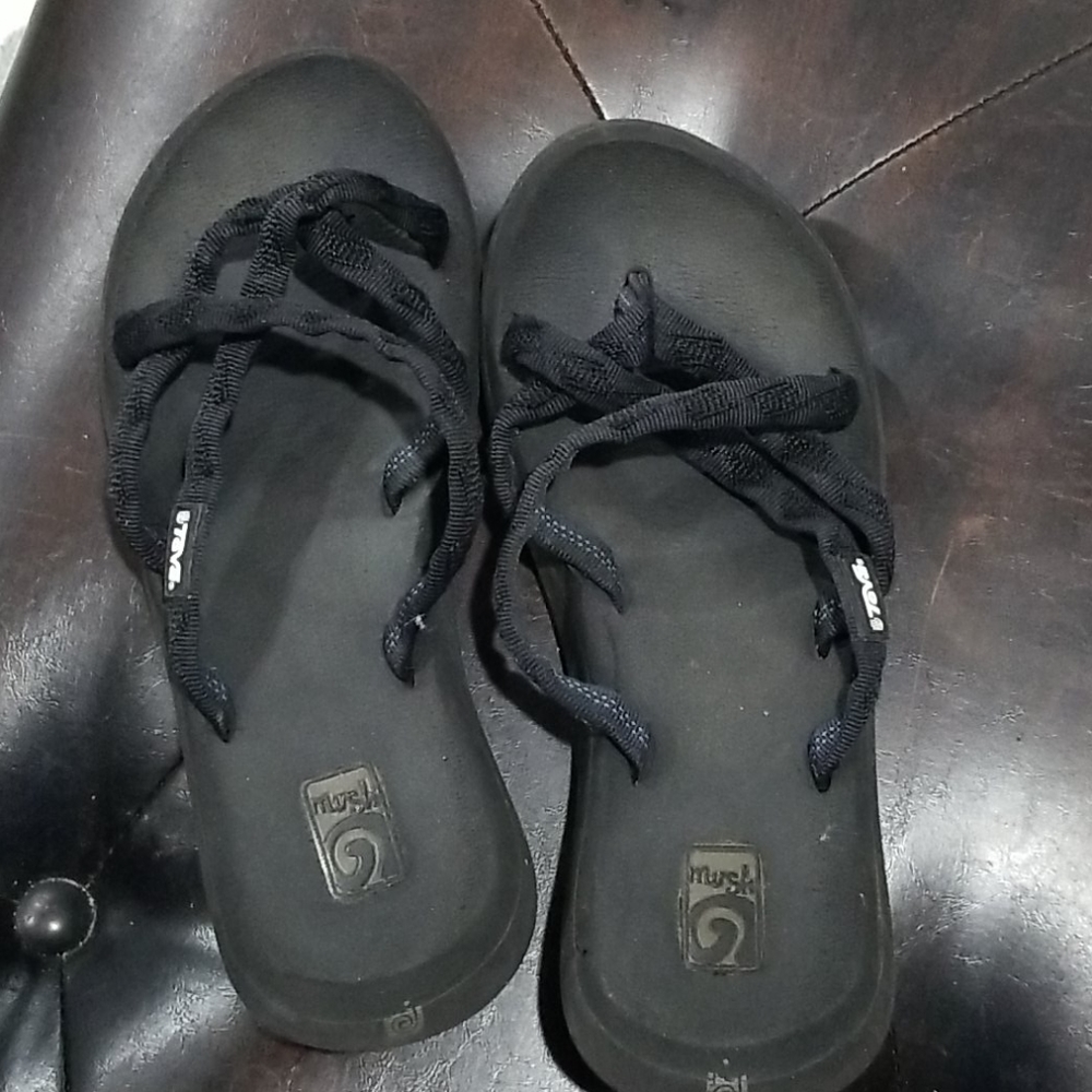 Teva Olowahu Flip flops
